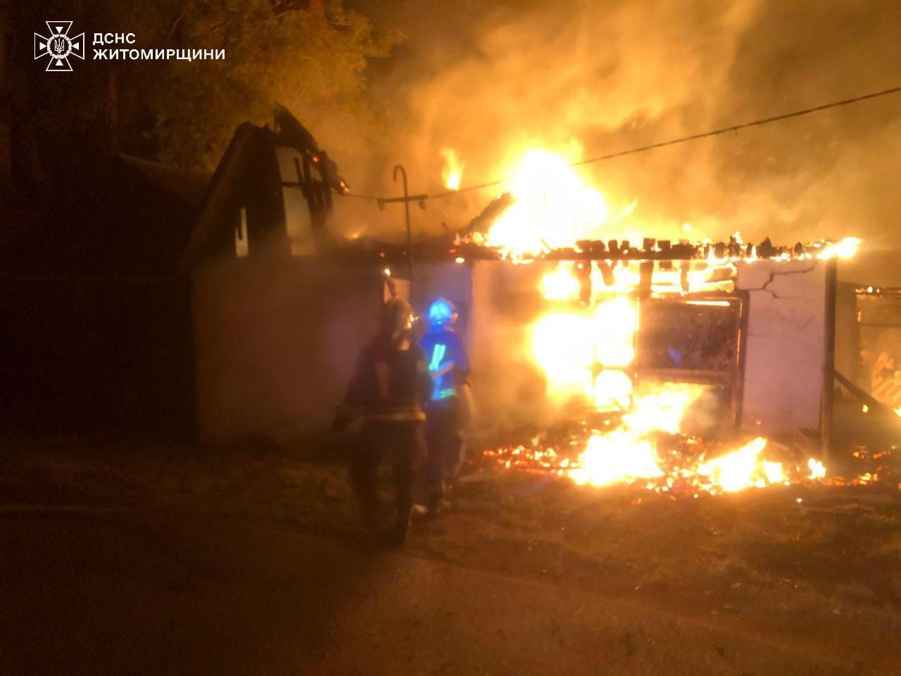 Згоріли 15 приватних гаражів у селищі поблизу Житомира